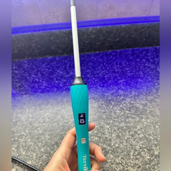 TerviixTiny Curler with Digital Adjustable Temperature & Auto-Off, 9mm - Picture 2 of 3